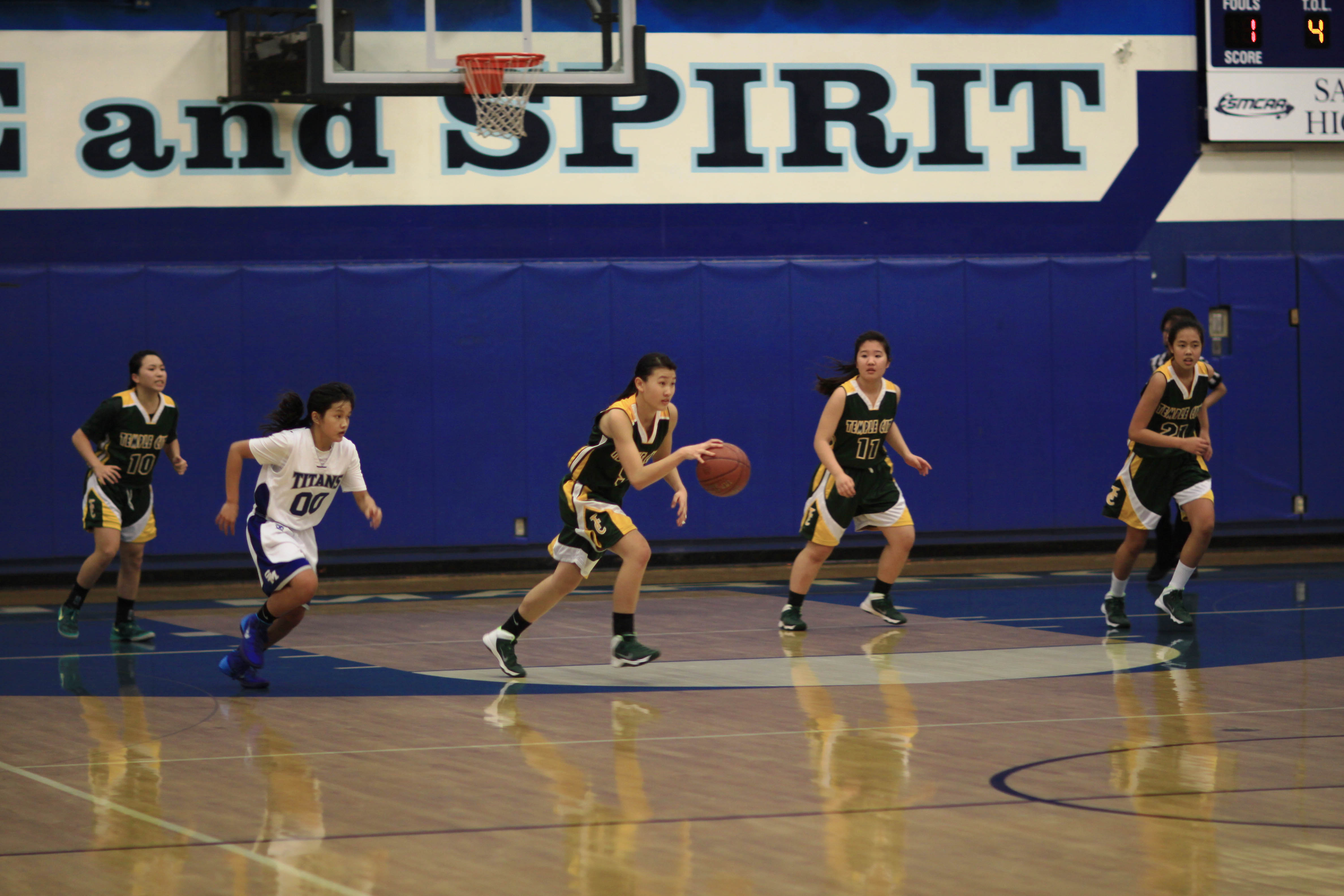 Girls Basketball shoots for success