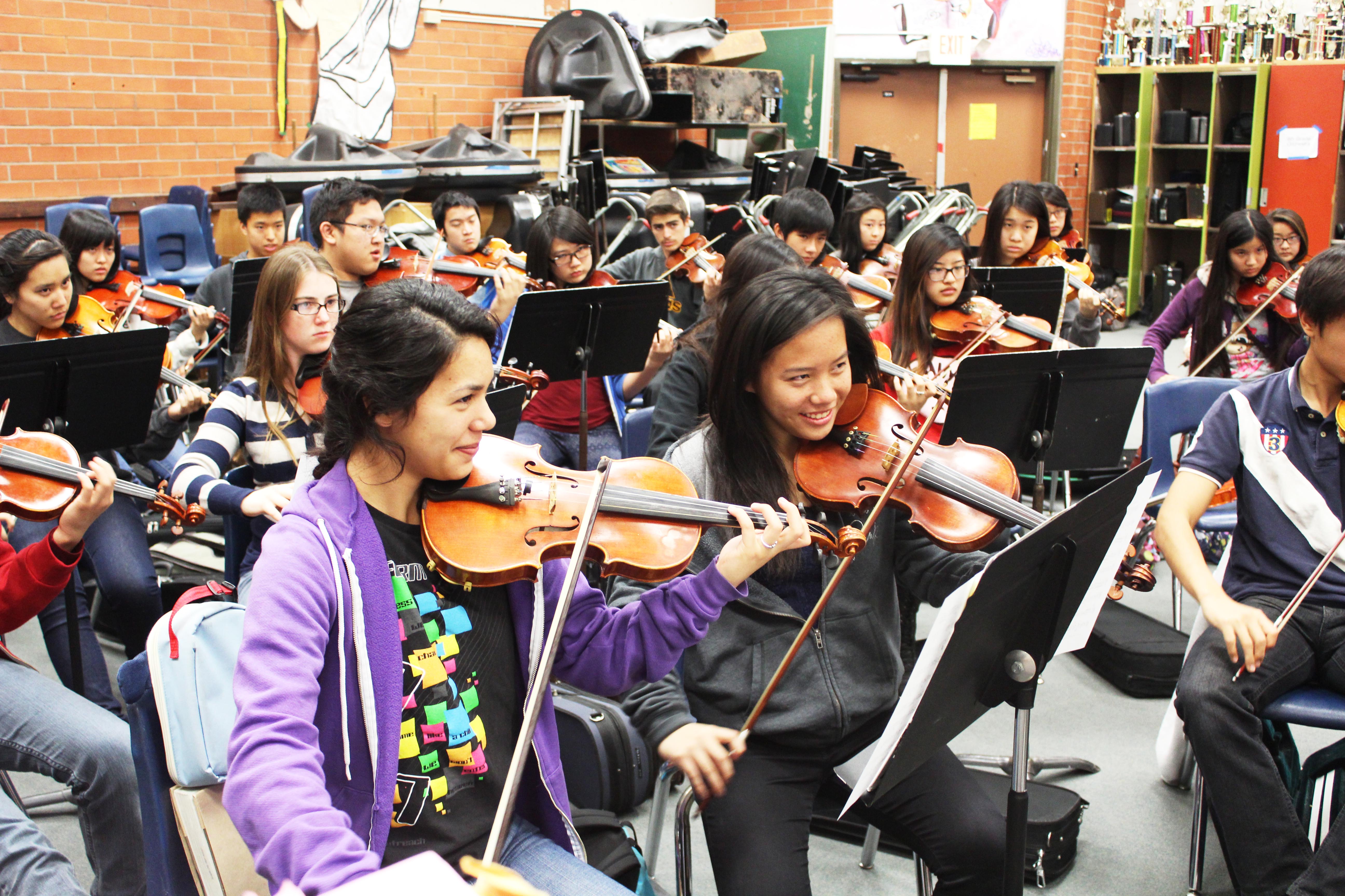 Concert mistresses strike the right notes together