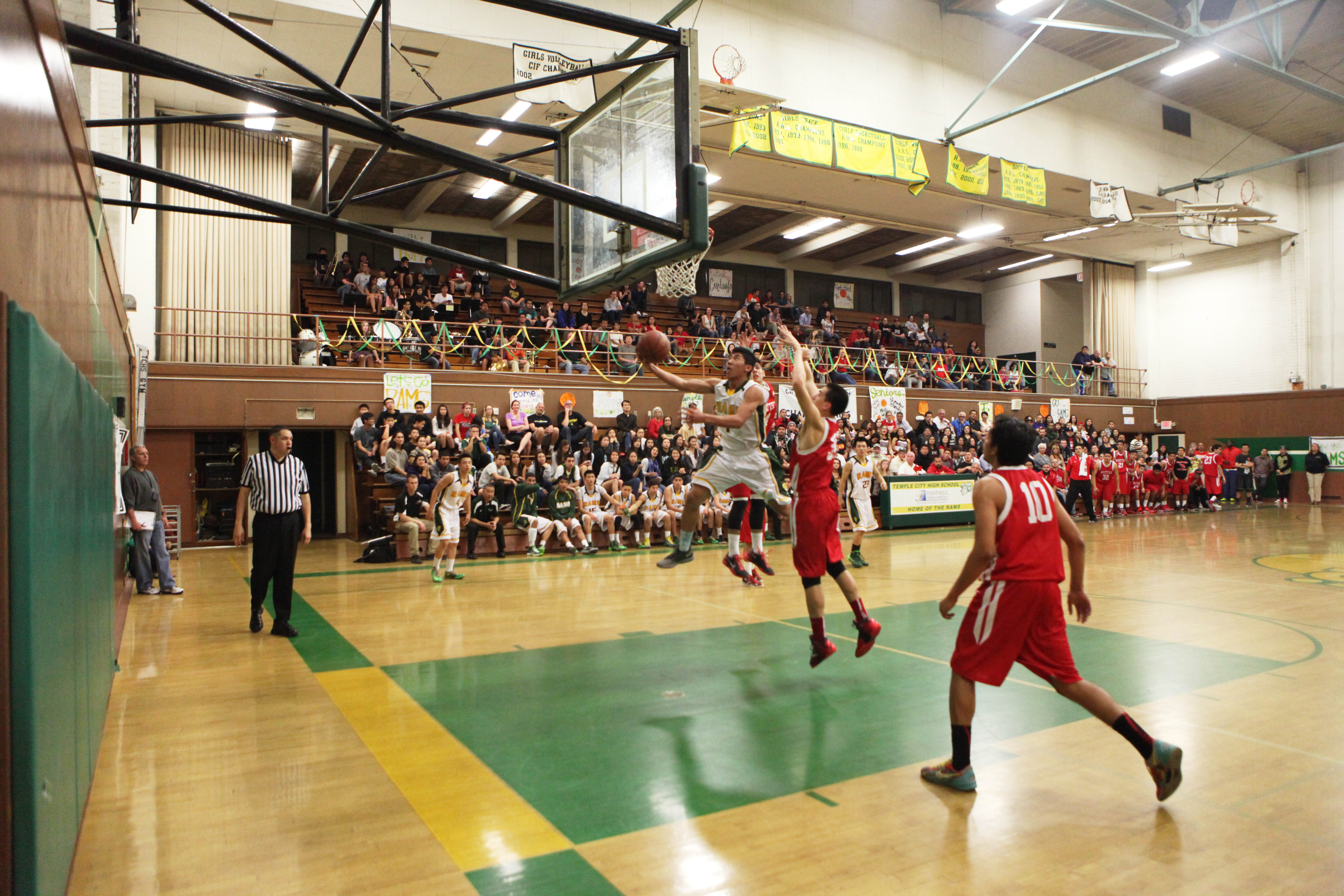 Varsity Boys Basketball falls short in the first round of C.I.F.