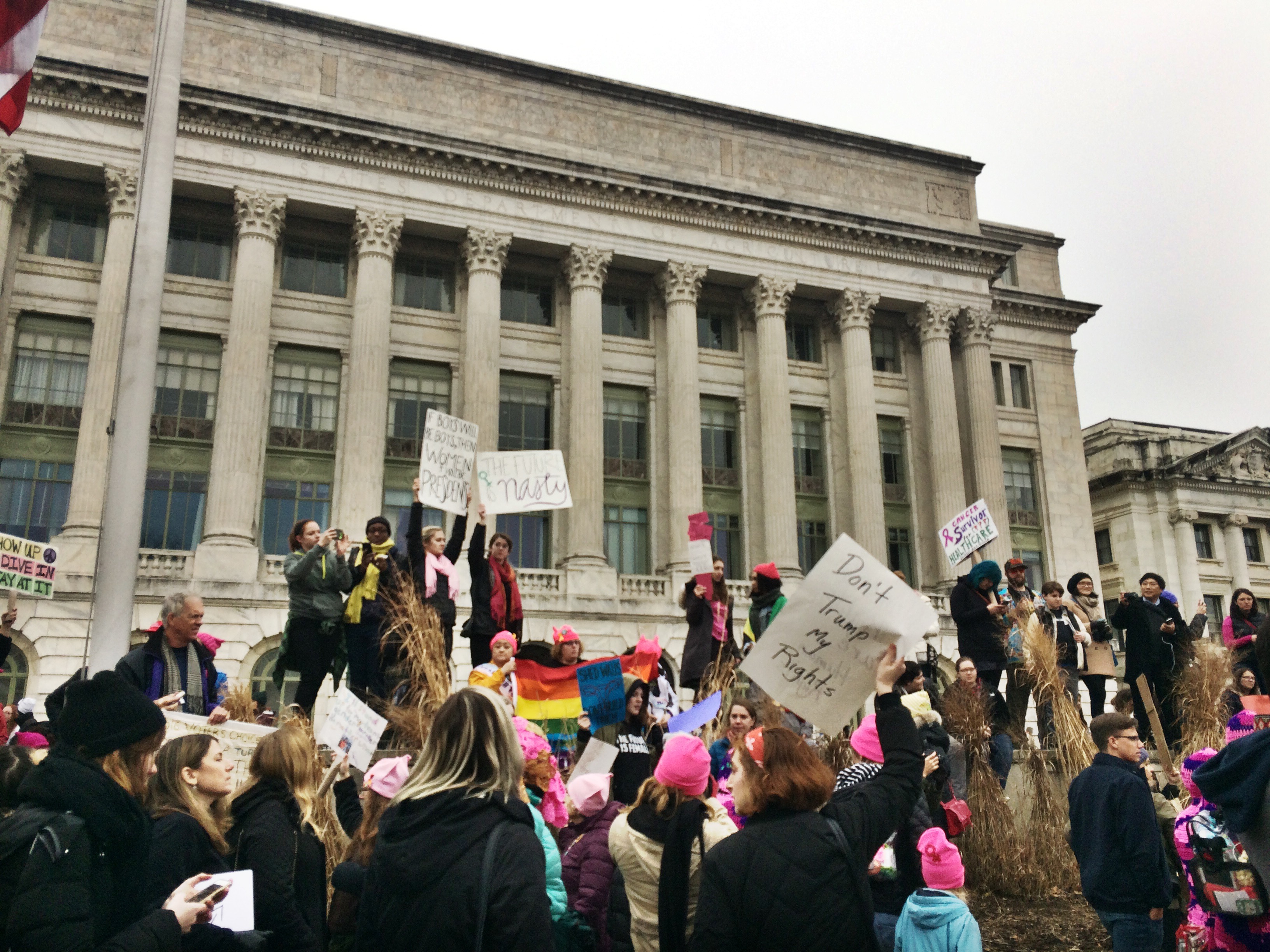 Students and alumnus participate in international Women’s March movement