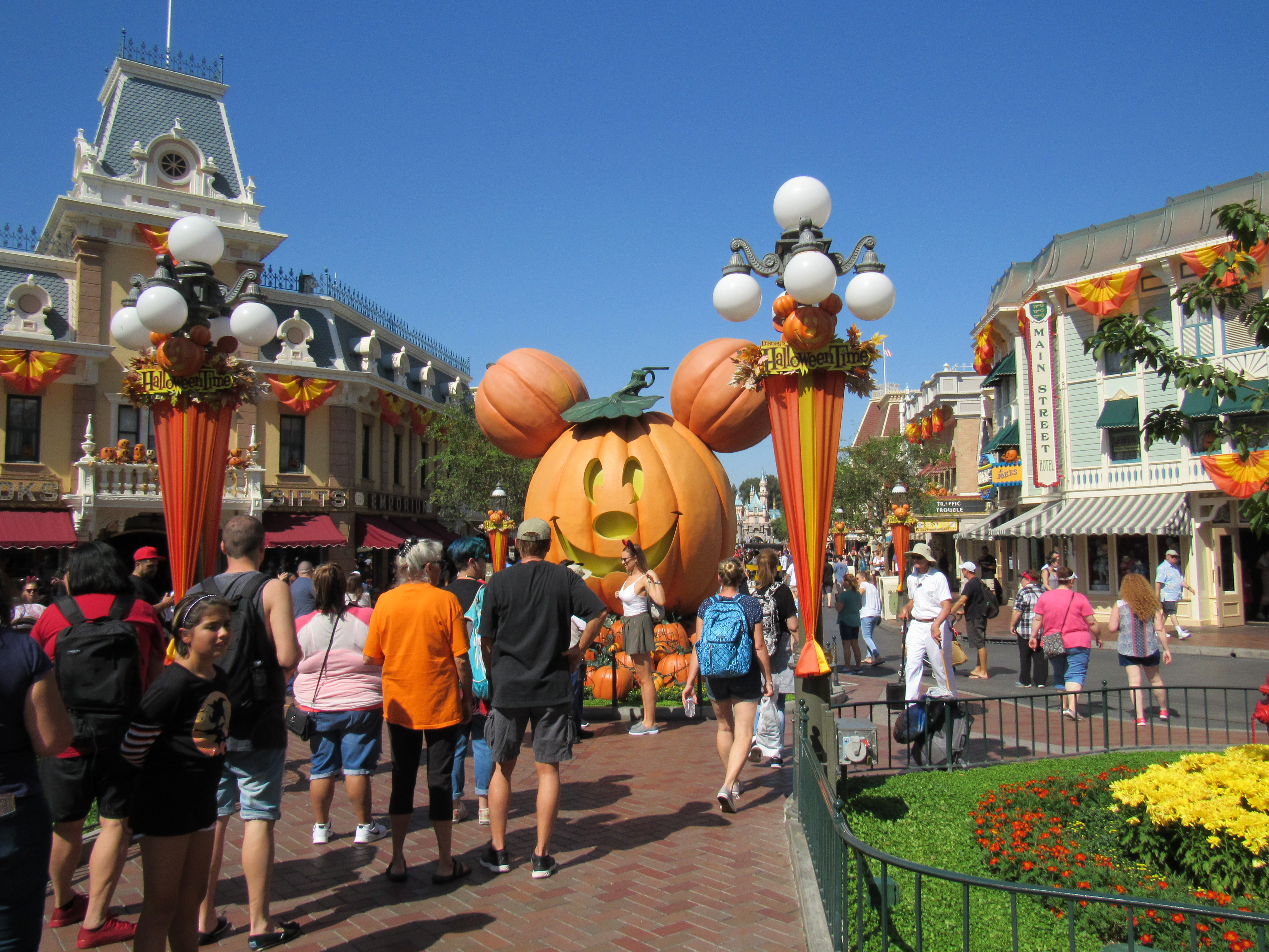 Theme parks dress up for the 31st